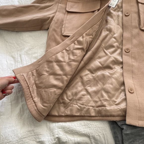 Abercrombie shacket- new with tags. Size medium but is oversized so fits big - Picture 3 of 3